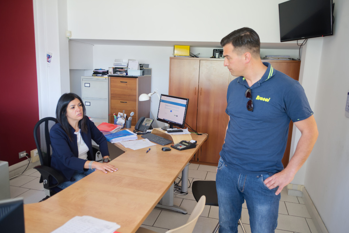 Bracci trasporti come lavora bene ricezione merce (2)